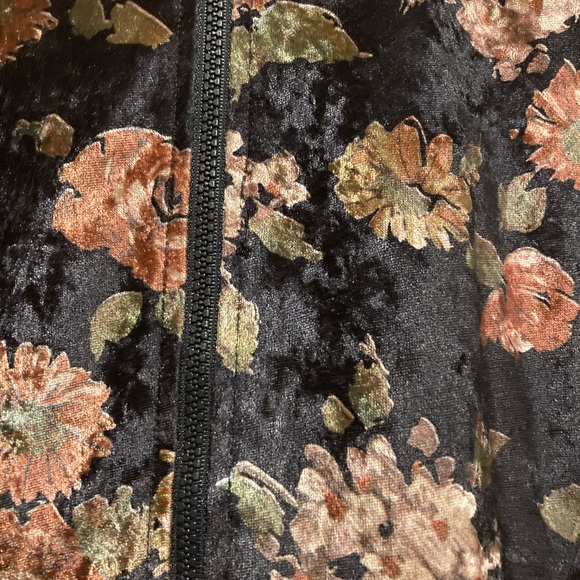 Vtg velvet goth floral windbreaker - Picture 2 of 4